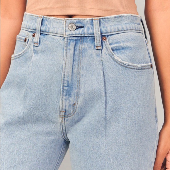 NWT Abercrombie & Fitch Pleated High Rise 80s Mom Jean - Picture 4 of 9
